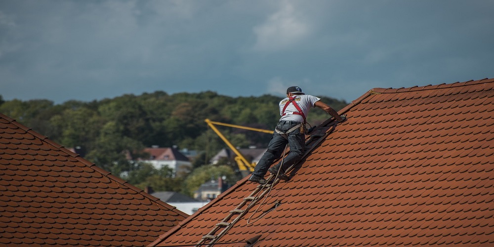 Mistakes to Avoid When Hiring a Roofer